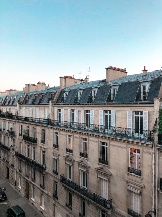 rénovation d'appartement à paris 75001 réalisée par des artisans qualifiés. expertise et savoir-faire pour transformer votre intérieur avec qualité et professionnalisme.